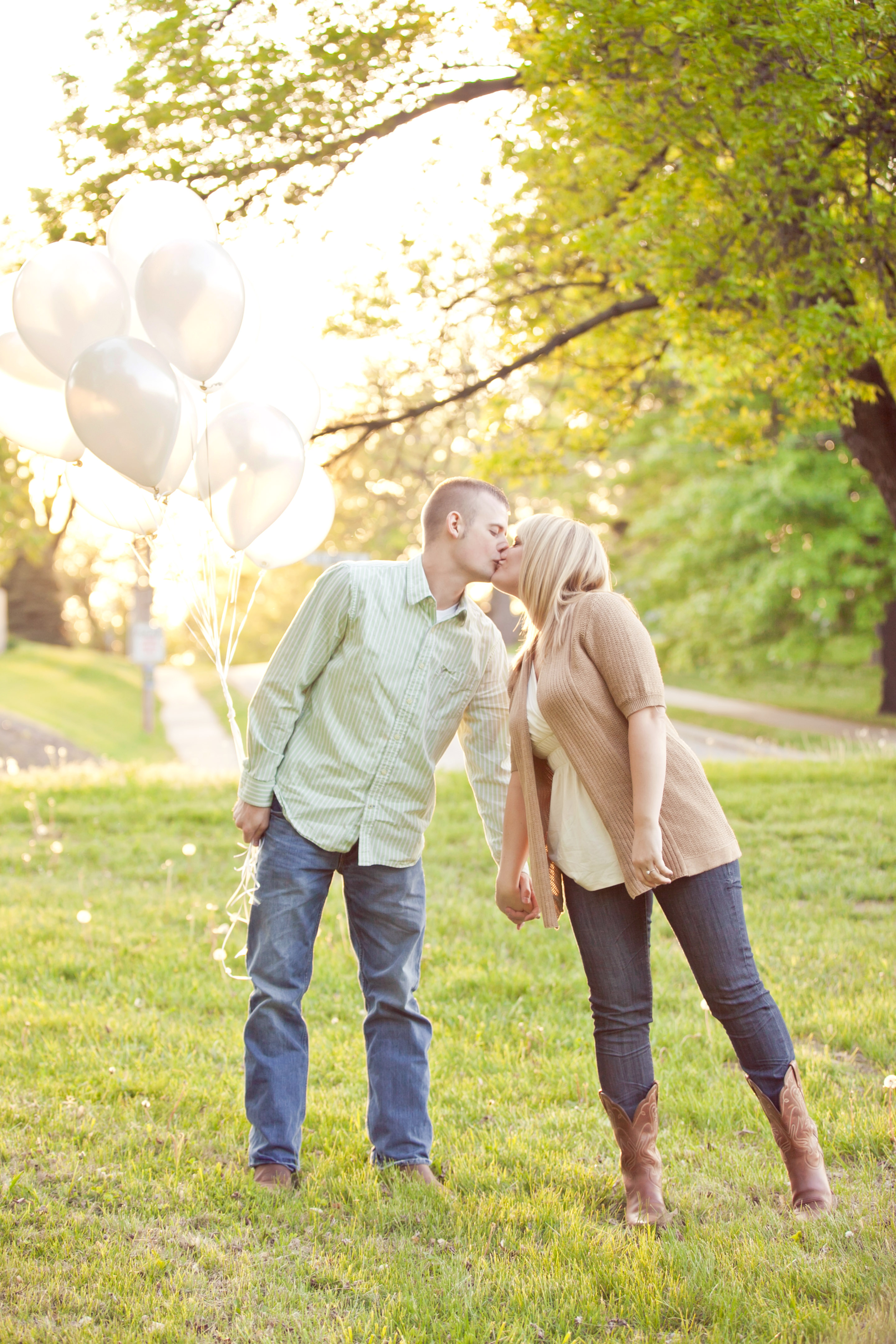 Featured images, Balloons, Spring, McCoy Park, Independence photography, Kansas City Portrait Photography, Jana Marie Photos, sunset