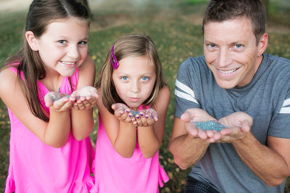 Kansas City portrait photographer, Animated GIF, Blowing glitter, dad and girls