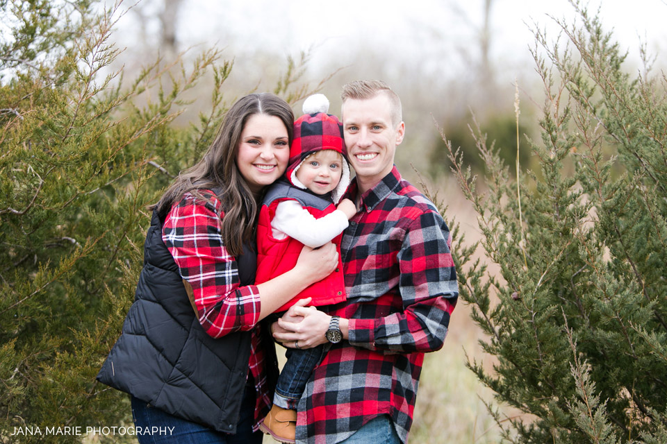 Tree farm pictures, Christmas photos, Family at Christmas, Blue Springs Lake, Jana Marie Photography, Kansas City family photographer, red plaid