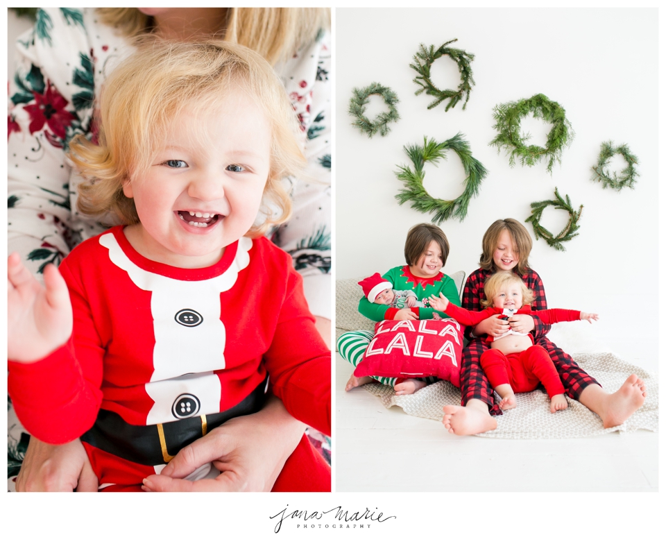 Christmas Minis, Holiday portraits, Family pictures, Ashley Hotka, Good Earth Floral, Emmy Ray Design Studio